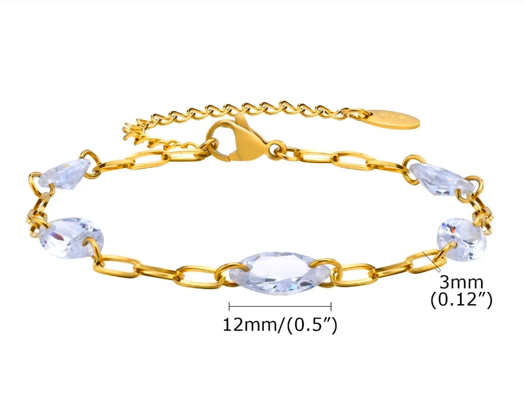 Glitze Accessories Glaciara clear acrylic hair clip with minimalist design and shiny finish on white background