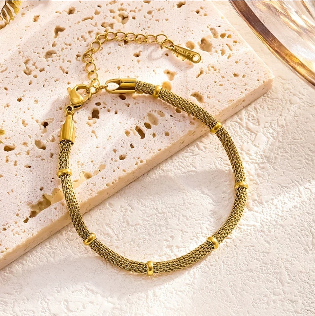 Glitze Accessories Slique jewelry with intricate design and sparkling details, showcasing elegance and craftsmanship.