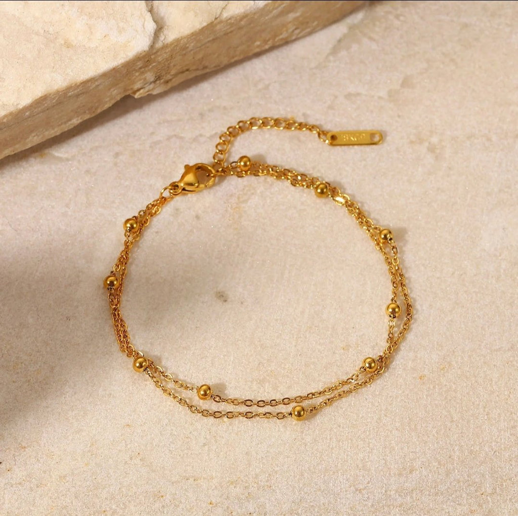 Simple silver Vera anklet by Glitze Accessories featuring a delicate chain and minimalist design for elegant ankle jewelry.